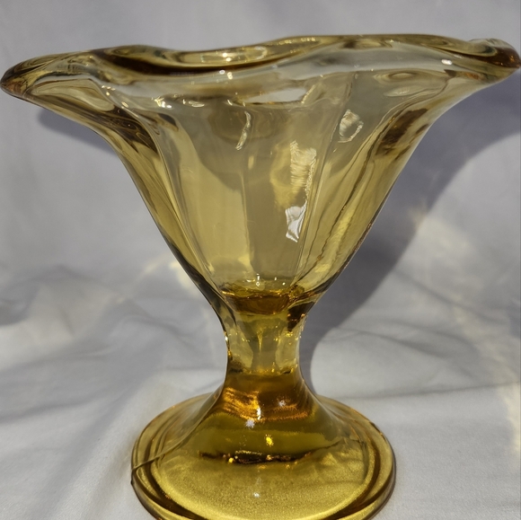 Set of 4 Vintage Coloured Glass Sundae Parfaits. - Picture 4 of 13